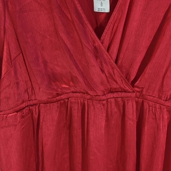 Torrid shirt NEW beautiful red colour size 4 - Picture 3 of 5